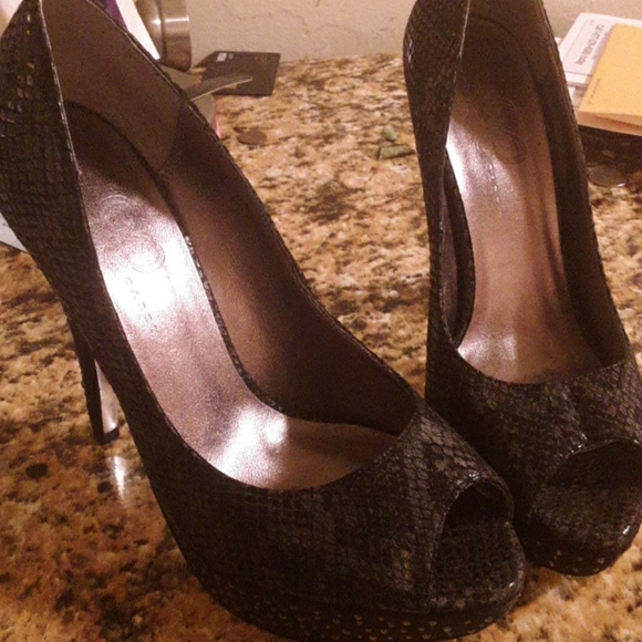 Shoes - Picture 3 of 4